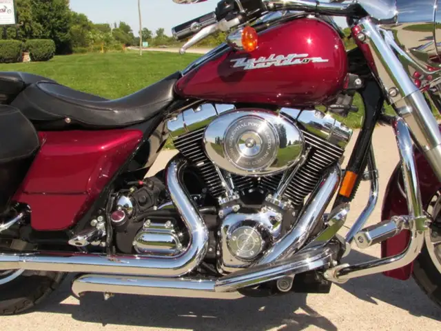 2004 Harley-Davidson FLHRSI Road King Custom in Sport Touring in Leamington - Image 9