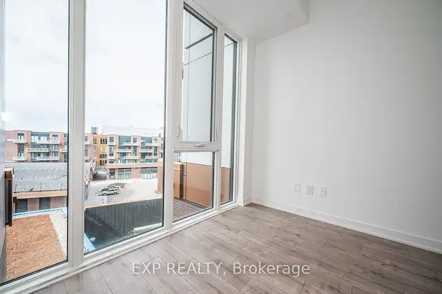 Located in the centre of Port Credit! in Condos for Sale in Mississauga / Peel Region - Image 8