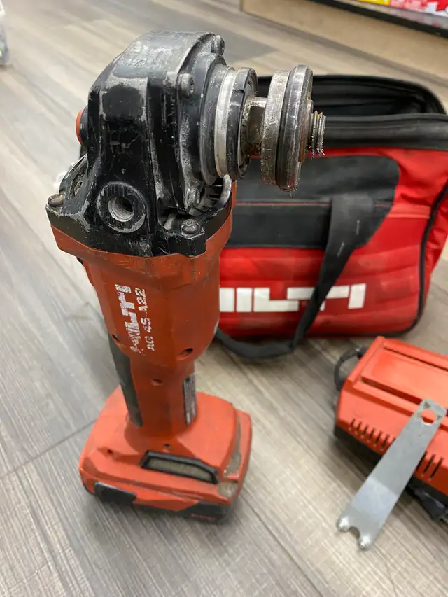 Hilti AG 4S-A22 Angle Grinder in Power Tools in City of Toronto - Image 2