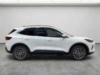 POWER OPEN/CLOSE PANORAMIC VISTA ROOF W/POWER SHADE, CLASS II TRAILER TOW PKG, NAVIGATION SYSTEM, LA... (image 1)