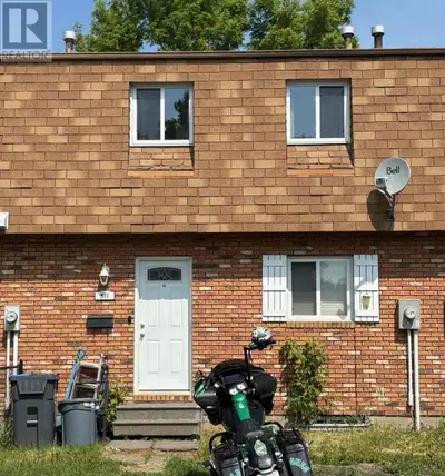 Excellent Starter home, TOWNHOME is located in the County Park area has 3 Bedrooms Large Primary bed...