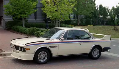 je suis a la recherche d’une vielle bmw M toute condition je suis acheteur bmw m3 e30 e36 bmw m5 e28...