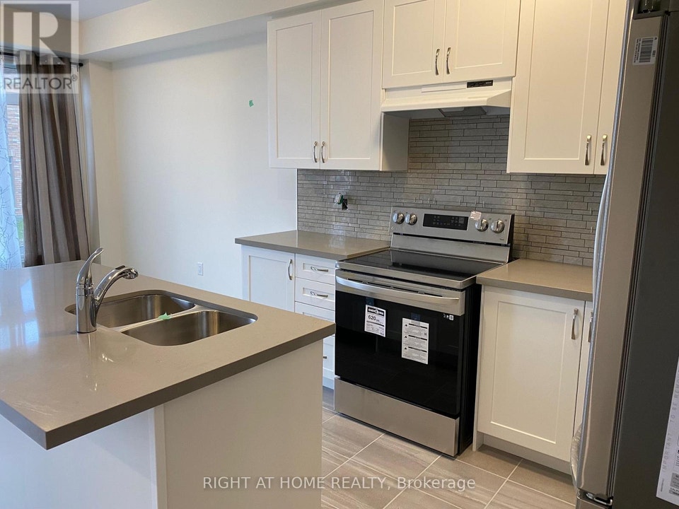 2250 GRAINGER LOOP Innisfil (Alcona), Ontario 3