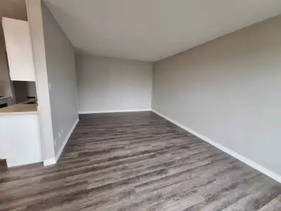 A beautiful 2 bedroom apartment located at 11 Catalina drive in Hamilton. $2000.00 monthly all inclu...