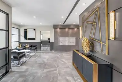 2 Bedroom Premium - 71 Glamis Dr. SW *Renovated Suite*