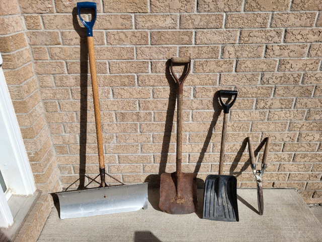 Snow and Yard Shovels/ Tools in Outdoor Tools & Storage in Ottawa