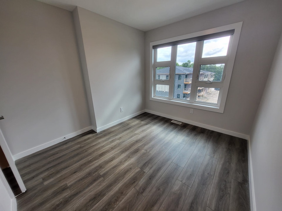 C16 - Modern 2 Storey 2 Bedroom 2.5 Bathroom Condo Suite for Ren 4