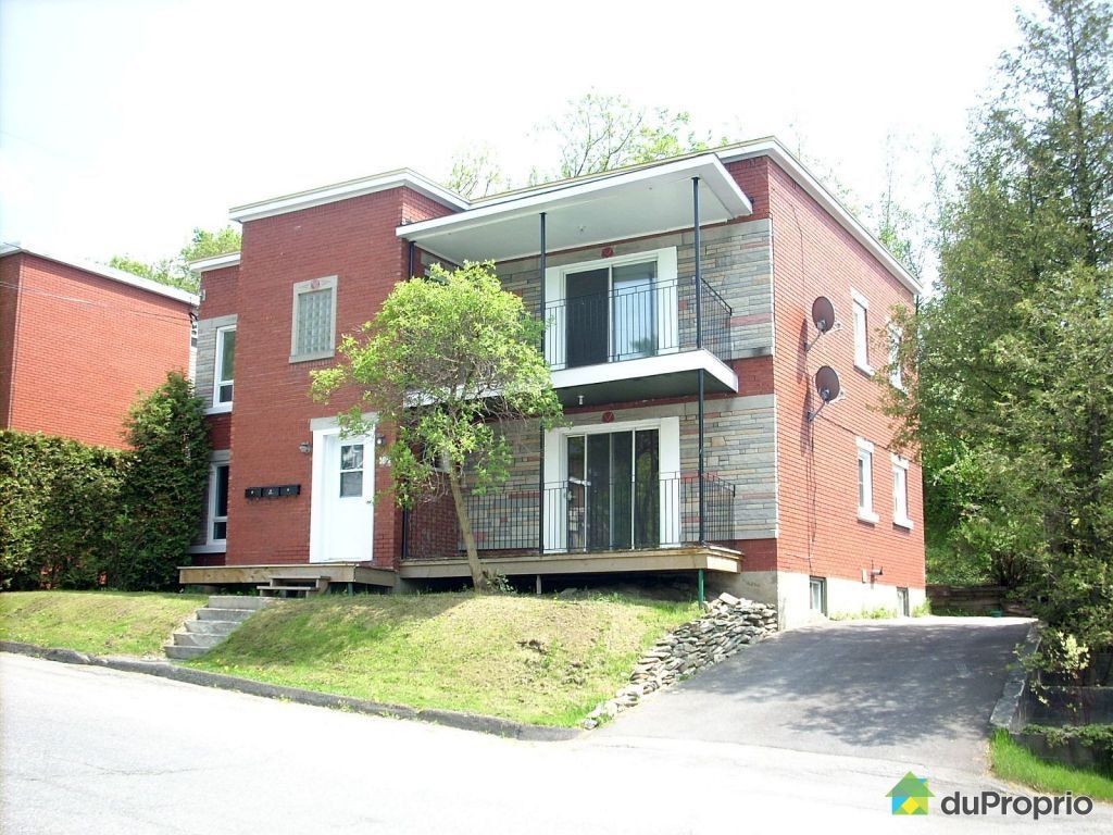 $899,000 - Duplex for sale in Sherbrooke (Fleurimont) — photo 1