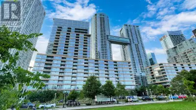 Bright and spacious south-facing 2-bedroom plus den, 2-bathroom condo in the heart of downtown Toron...