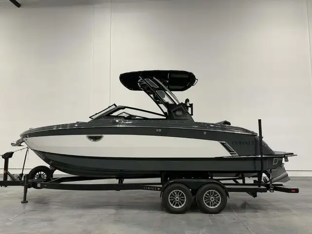 2026 Cobalt Boats R6 Surf in Powerboats & Motorboats in Saskatoon - Image 2