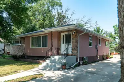 2C//Winnipeg/SS Now. Offers Aug 4th. Open House SUN. Aug 2nd 2-4PM. Welcome to this spacious bungalo...