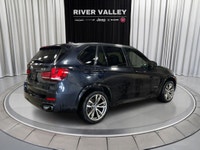 ALLOY WHEELS, POWER PASSENGER SEAT, HEATED FRONT SEATS, HEATED STEERING WHEEL, POWER MOONROOF, LEATH... (image 2)