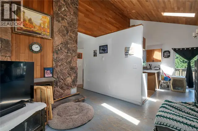 1376 Hooley Rd Quadra Island, British Columbia in Houses for Sale in Campbell River - Image 6