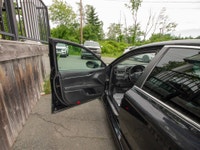 [163,564km AC / Tilt & Telescopic Steering / Power Windows-Mirrors-Locks-Keyless Entry / Cruise Cont... (image 6)
