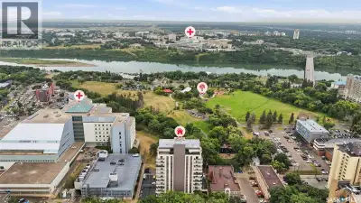 "Top o' the world, ma!" 11th floor corner unit overlooking the river, downtown, and some of the most...