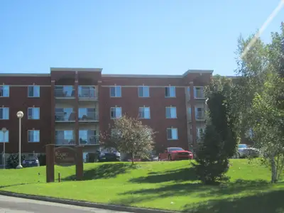 MAGNIFIQUE 3 1/2 QUARTIER NORD (IMMEUBLE DE PRESTIGE) 55+