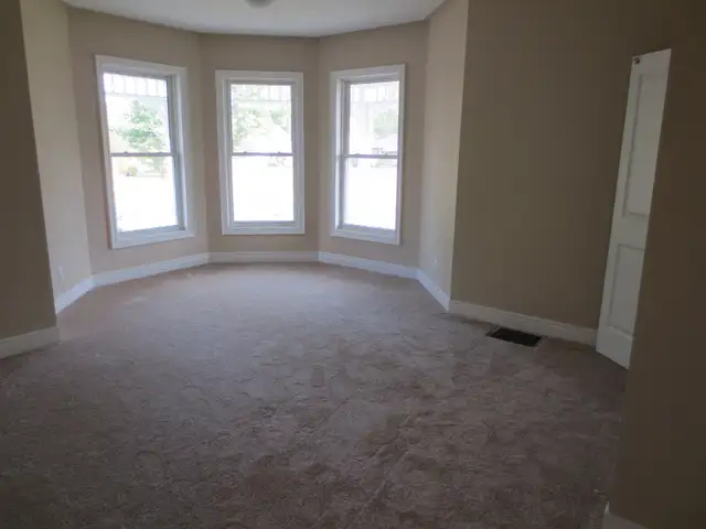 2 Bedroom Main Floor Apartment in a beautiful century home63735894172417123