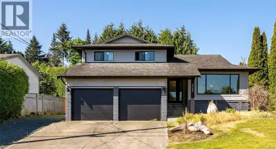 Fully Updated 3 Bed, 3 bath Family Home! Offering 1,796 sq ft of modern living in the heart of Campb...