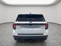 NAVIGATION, PANORAMIC ROOF, HEATED FRONT SEATS, LANE DEPARTURE WARNING, BACK-UP CAMERA Looking for a... (image 3)