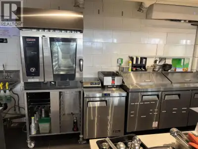 Busy downtown poke restaurant in a high foot-traffic area. This 1,400 square foot space offers 20 se...