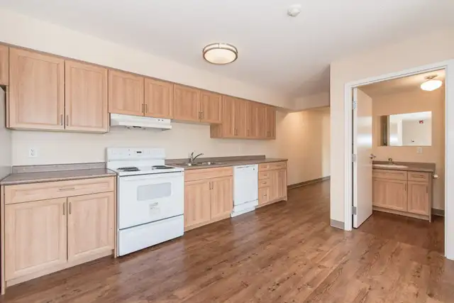 Student Rooms Available Steps From Laurier!! - Furnished Rooms!! in Room Rentals & Roommates in Kitchener / Waterloo - Image 10