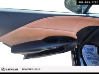 LUXURY ... Engine: 275 (205) @ 6000 RPM L/100Km City: 11.2 L/100Km Hwy: 8.4 Safety Equipment Electro... (image 9)