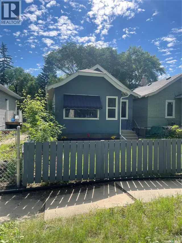 1230 E AVENUE N Saskatoon, Saskatchewan in Houses for Sale in Saskatoon - Image 2