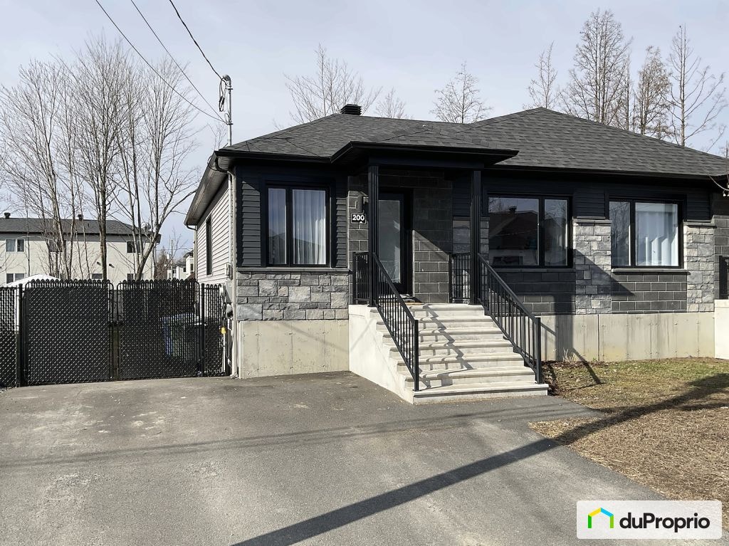 $437,000 - Semi-detached in Drummondville (Drummondville) — photo 1