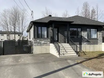 Offre acceptée Magnifique jumelé 2019 offrant 5 chambres et entièrement aménagé, parfait pour une fa...
