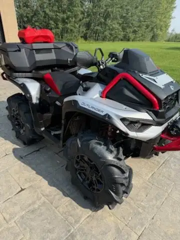 CONSIGNMENT UNIT CARGO BOX INSTALLED ONLY 409KMS FINANCING AVAILABLE OAC! Color Options Hyper Silver...