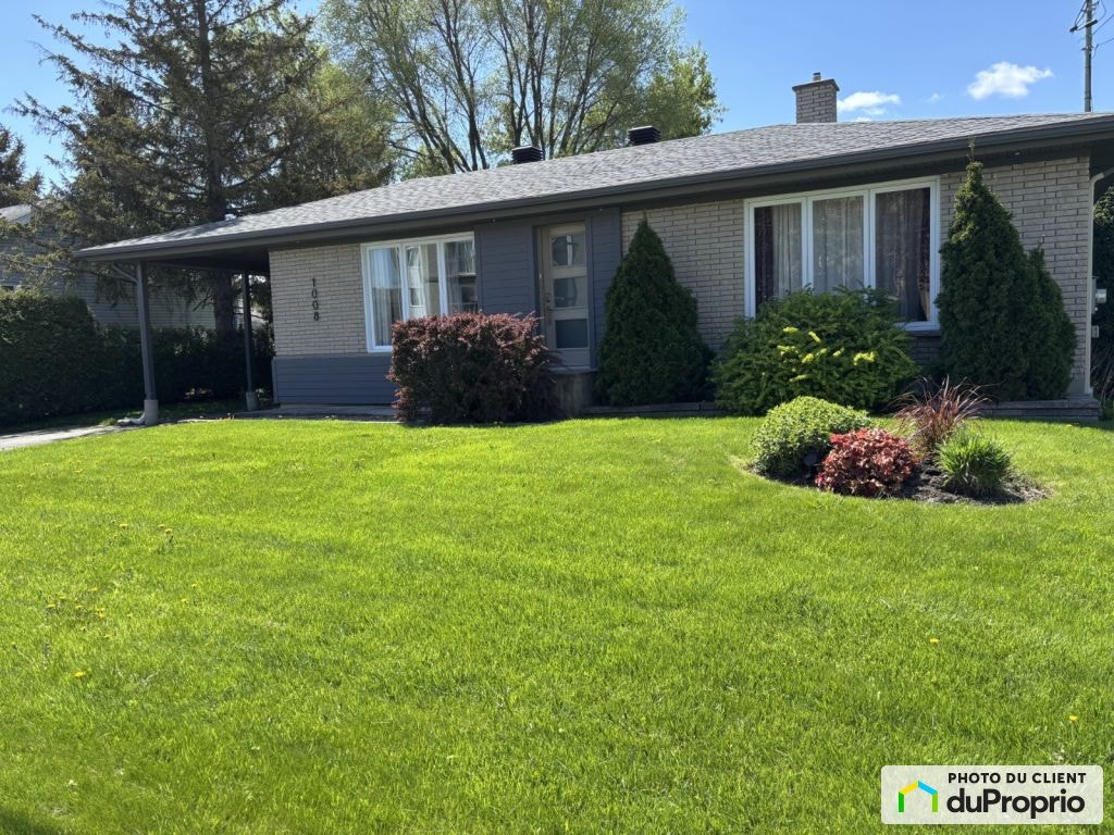 $594,900 - Bungalow for sale — photo 1