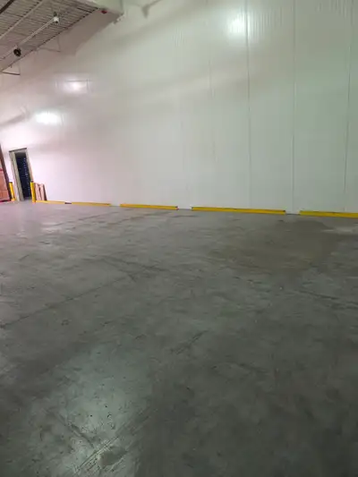 HIGH END Commercial Storage for rent, long or short term. SHARED WAREHOUSE for business storage. Thi...