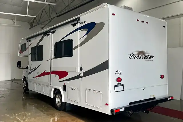 2019 Forest River Sunseeker 2420MS – Pre-Owned Class C Motorhome in RVs & Motorhomes in Red Deer - Image 7