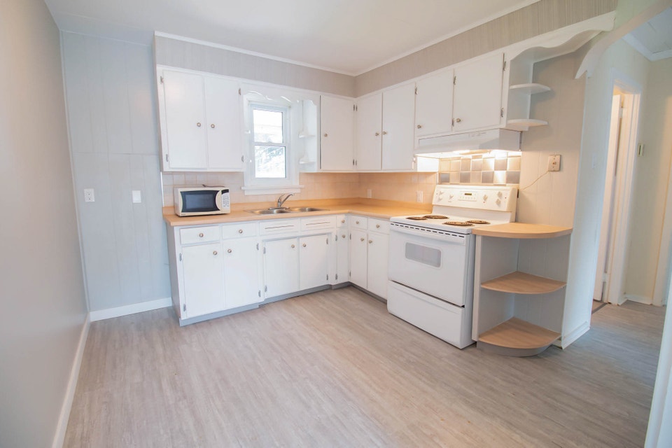 58 Churchill Ave, Welland - 2 Bed Main unit with Loft 4