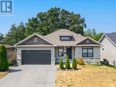 Move in now to this VanHuizen-built home just 6 years old with over 2,300 square feet of finished sp...