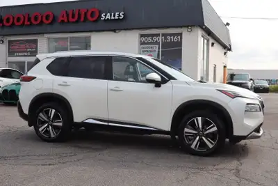 CLEAN CARFAX ACCIDENT FREE WELL MAINTAINED AWD Experience The Perfect Blend of Style And Performance...