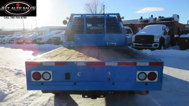 2020 Ford F-250 CREW CAB FLAT DECK in Heavy Trucks in Vancouver - Image 6