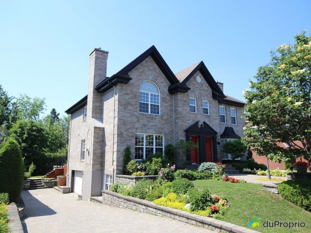 $655,000 - Semi-detached in Sherbrooke (Jacques-Cartier) — photo 1