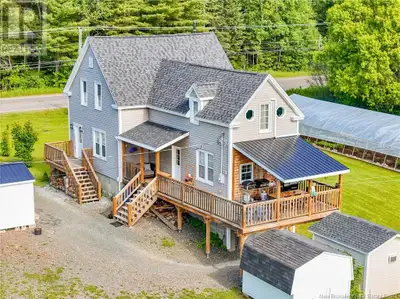 Homestead Dream Peace, Space & Endless Possibility! Welcome home to this beautifully renovated 3-bed...