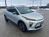 Lowest kms on any 2023 Bolt EUV in ONTARIO... PROBABLY CANADA.Top of the Line Premier, One Owner, Su... (image 9)