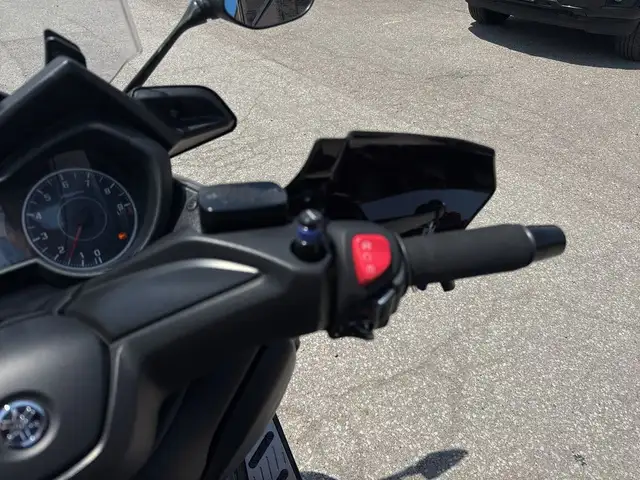 2022 Yamaha XMAX ~ YAMAHA XMAX ~ 300CC ~ COOL SCOOT ~ LOW KMS ~ in Street, Cruisers & Choppers in City of Toronto - Image 25