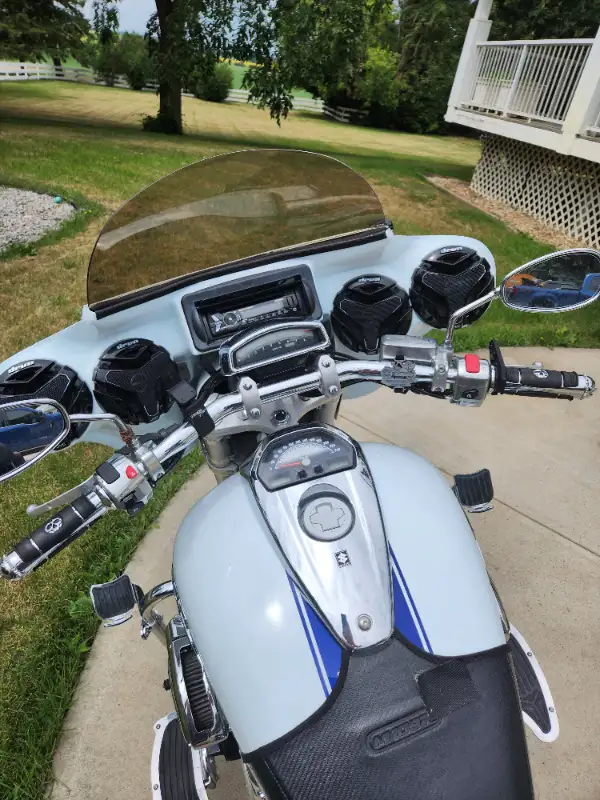 2009 m109r limited edition for sale in Street, Cruisers & Choppers in Red Deer - Image 3
