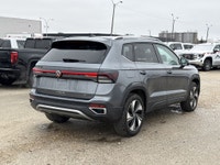 AMVIC Licensed Dealer * Heated Front Seats * Heated Steering Wheel * Rear Vision Camera * Wireless C... (image 7)