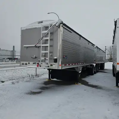 Golden West Trailer & Equipment is happy to help you get into your next trailer! 2017 WILSON SUPER B...