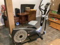 Elliptical trainer Bladez E550