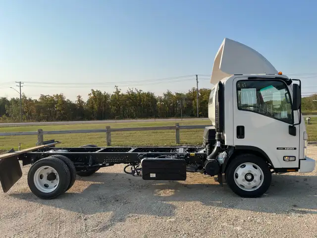 2025 Isuzu NRR GAS 19,500lb GVWR