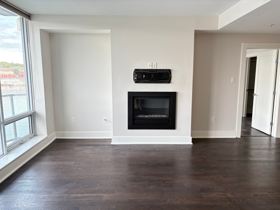 Stunning 1 Bedroom Condo in Aqua Vista at Kings Wharf! 5