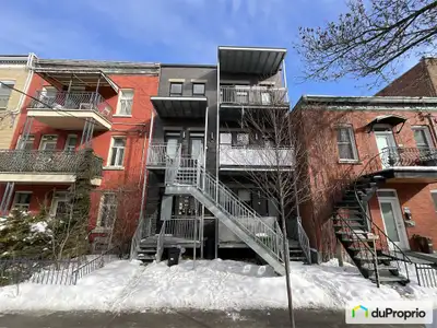 PROMESSE D'ACHAT ACCEPTÉE Condo lumineux de 915 pi² au 2e étage dun triplex construit en 2017. Situé...
