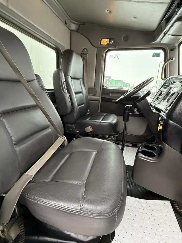 2016 KENWORTH T800 in Heavy Trucks in Kamloops - Image 23