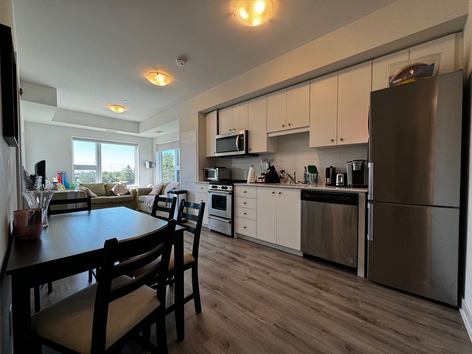 Charming 2 Bedroom Condo in Kitchener! (Unit 412) 4
